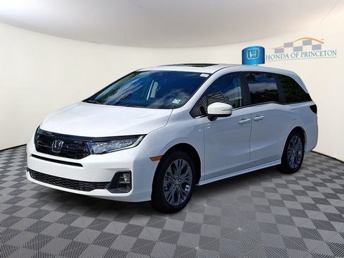 Certified 2025 Honda Odyssey Touring image 3