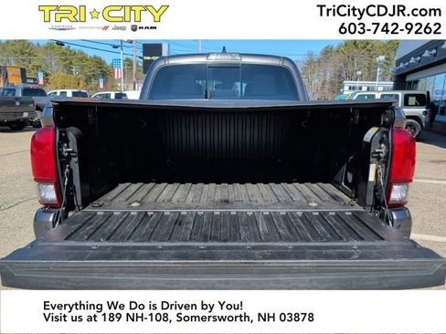 Used 2018 Toyota Tacoma TRD Off-Road w/ Technology Package image 28