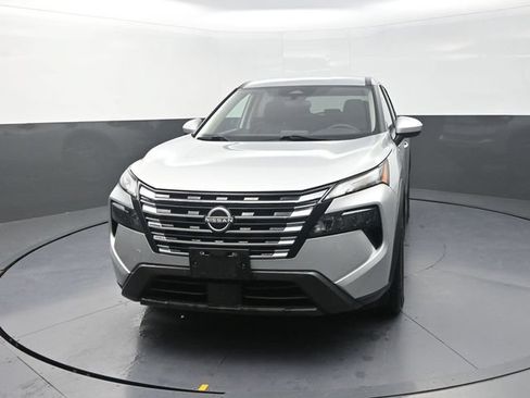 Used 2024 Nissan Rogue SV FWD image 2