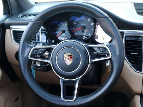 Used 2018 Porsche Macan S image 25