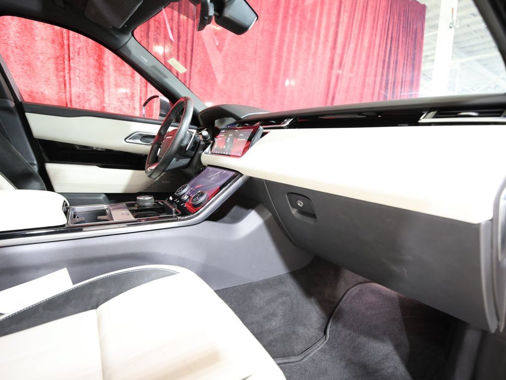 Used 2018 Land Rover Range Rover Velar R-Dynamic SE AWD/4WD image 24