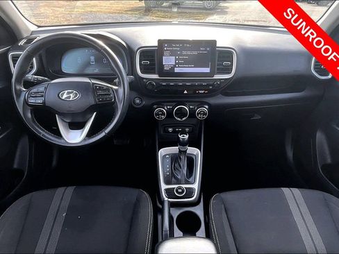 Used 2025 Hyundai Venue SEL FWD image 12
