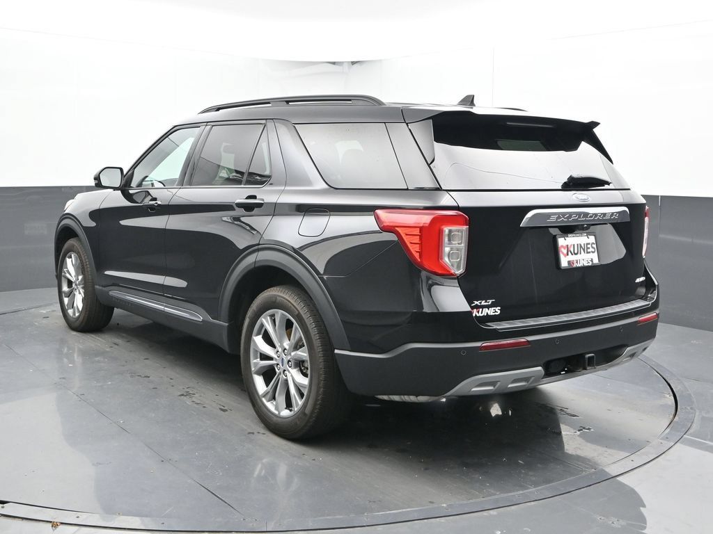 Used 2024 Ford Explorer XLT w/ Equipment Group 202A AWD/4WD image 11