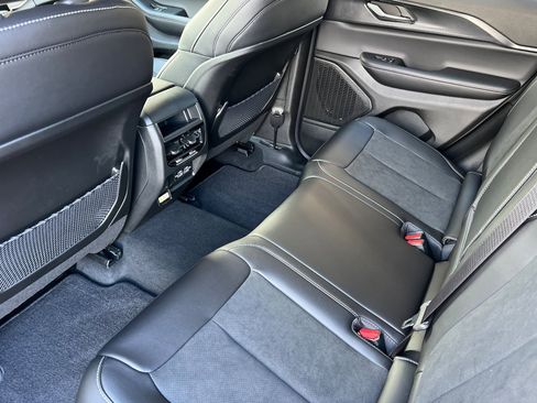New 2025 Jeep Grand Cherokee Altitude image 12