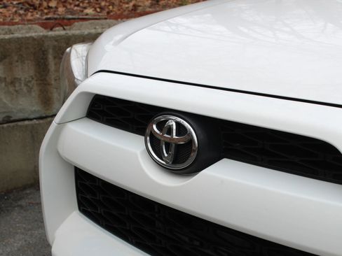 Used 2015 Toyota 4Runner SR5 image 41