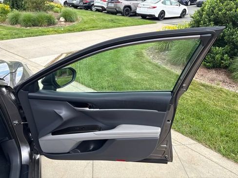 Used 2024 Toyota Camry SE FWD image 32