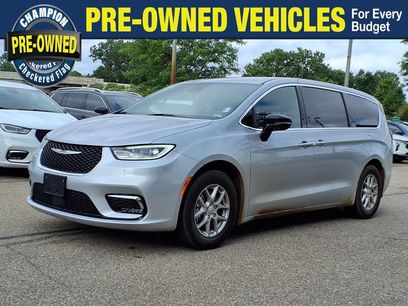 Used 2026 Chrysler Pacifica Select