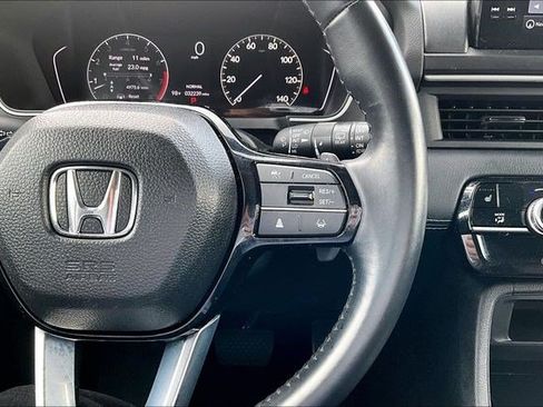 Certified 2025 Honda Pilot Touring image 12