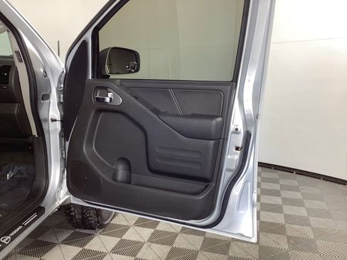 Used 2015 Nissan Frontier PRO-4X image 8