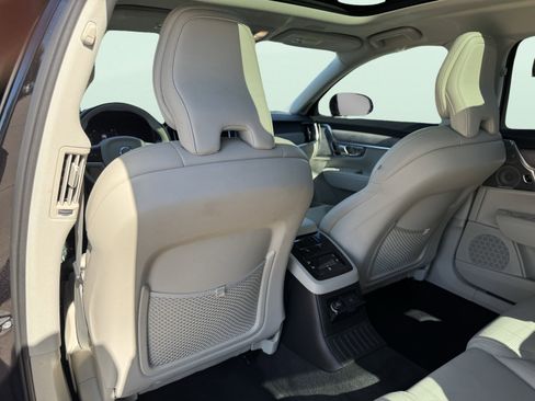 Used 2024 Volvo S90 T8 Ultimate w/ Lounge Package image 26