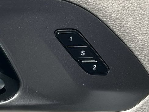 Used 2024 Chrysler Pacifica Touring-L AWD/4WD image 18