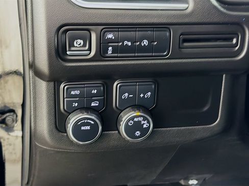 Used 2024 Chevrolet Tahoe LT AWD/4WD image 11