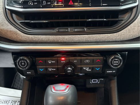 Used 2022 Jeep Compass Latitude image 16