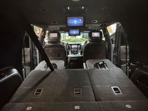 Used 2018 Cadillac Escalade ESV Platinum image 11