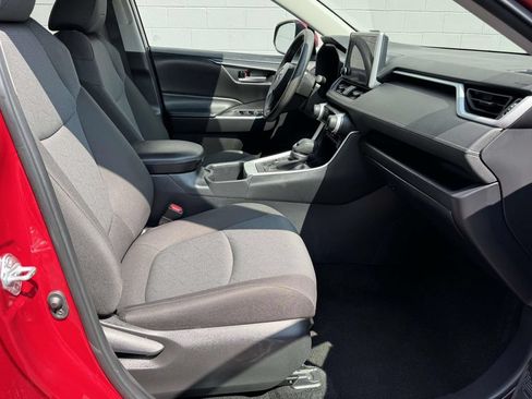 Used 2025 Toyota RAV4 XLE AWD/4WD image 14
