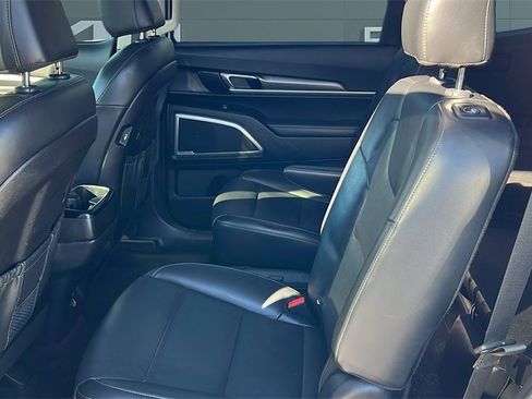 Used 2022 Kia Telluride S image 8