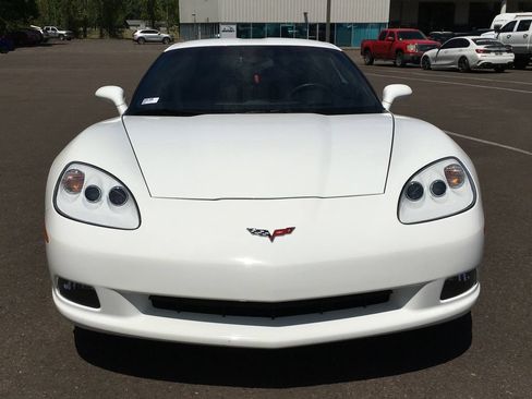 Used 2011 Chevrolet Corvette Coupe w/ Preferred Equipment Group RWD image 9