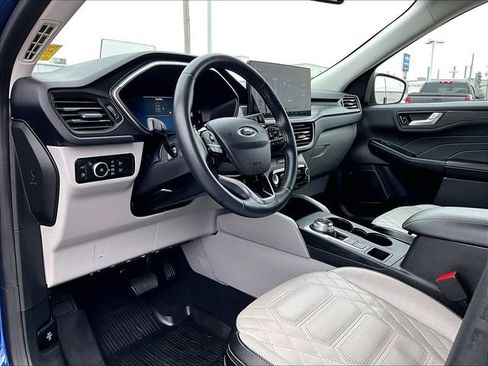 Used 2023 Ford Escape SE w/ PHEV Premium Package image 8