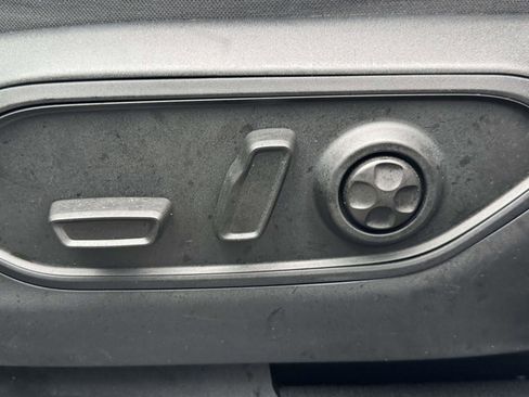 Used 2023 Jeep Grand Cherokee Limited image 25