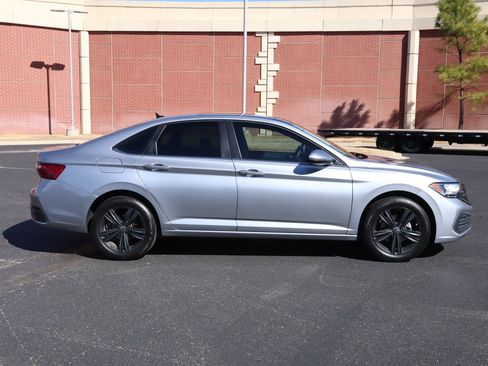 Used 2024 Volkswagen Jetta SE image 30