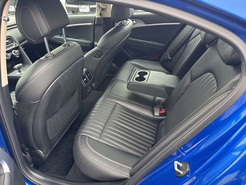 Used 2022 Genesis G70 2.0T w/ Prestige Package image 10