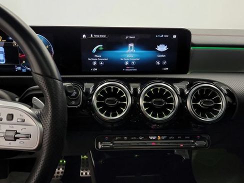 Used 2023 Mercedes-Benz CLA 250 image 33