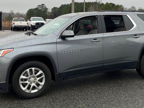 Used 2020 Chevrolet Traverse LT image 4