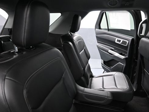 Used 2023 Ford Explorer XLT w/ Equipment Group 202A image 16