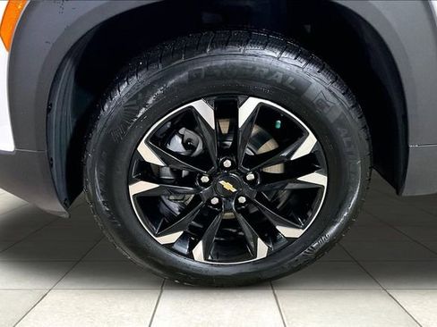 Used 2023 Chevrolet TrailBlazer LT w/ Convenience Package image 9