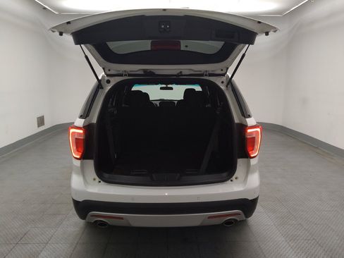 Used 2016 Ford Explorer XLT AWD/4WD image 29