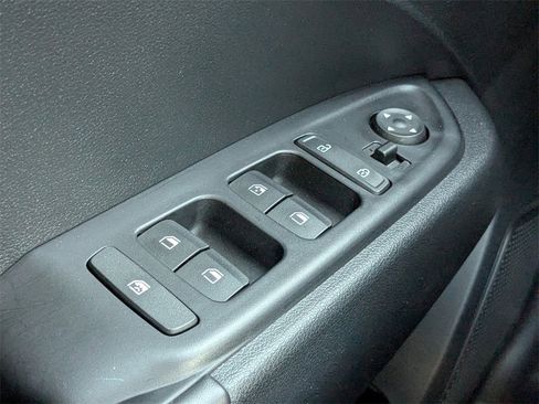 Used 2023 Hyundai Venue Limited image 21