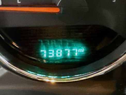 Used 2017 Jeep Wrangler Unlimited Sahara w/ Connectivity Group AWD/4WD image 5