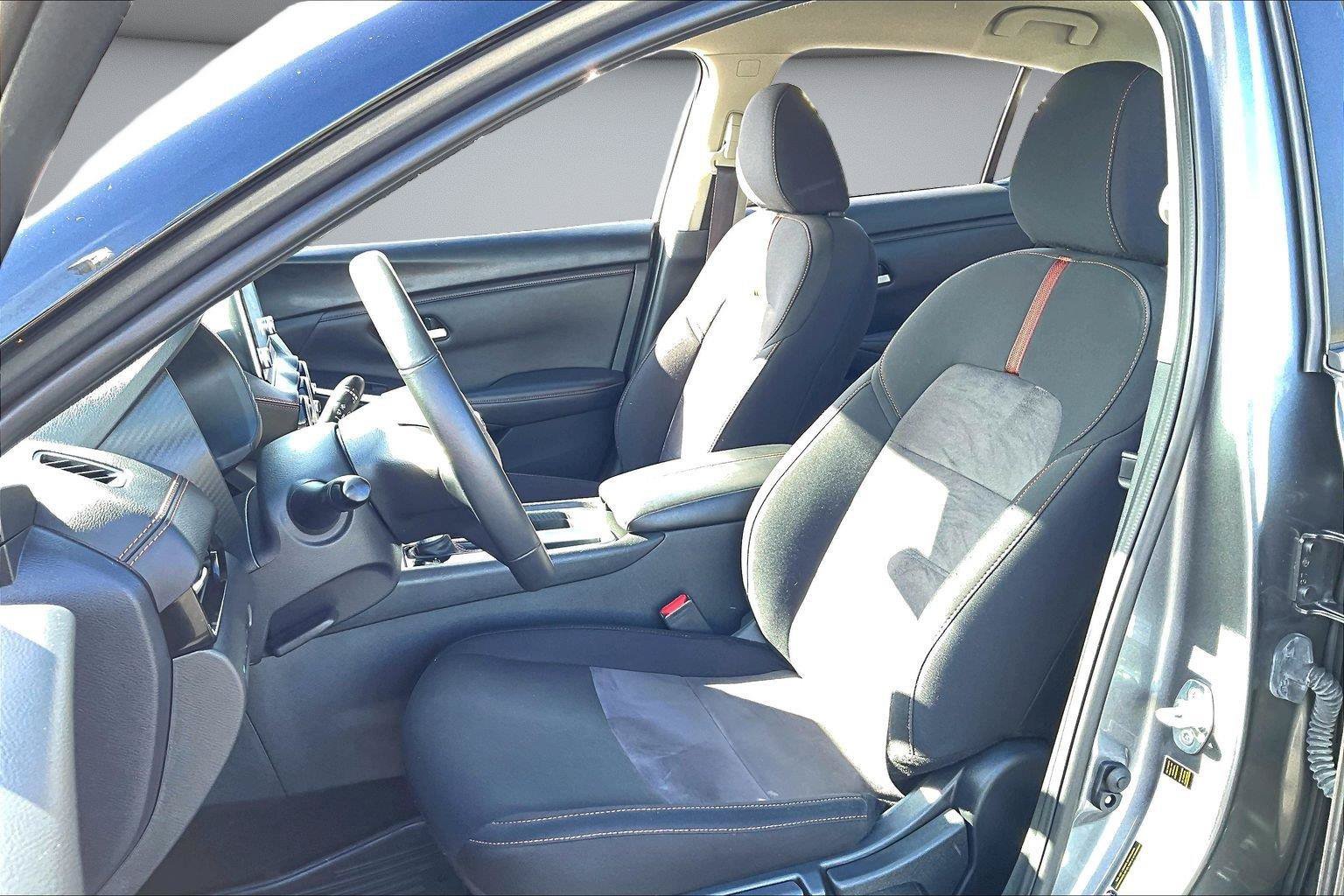 Used 2023 Nissan Sentra SR w/ Midnight Edition Package FWD image 21