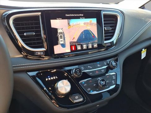 New 2026 Chrysler Pacifica Select image 18