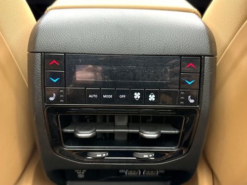 Used 2023 Jeep Grand Cherokee Summit AWD/4WD image 20