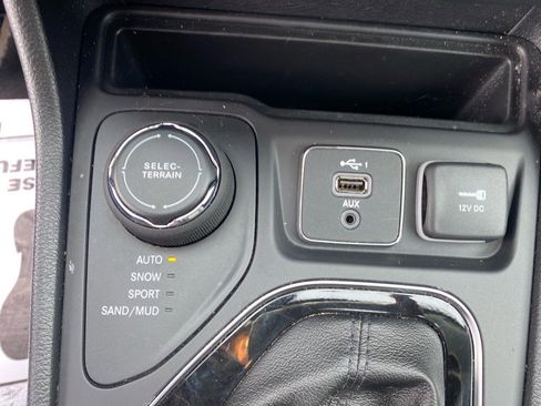 Used 2020 Jeep Cherokee Limited image 13