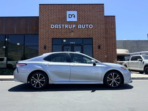 Used 2020 Toyota Camry SE w/ Convenience Package FWD image 8