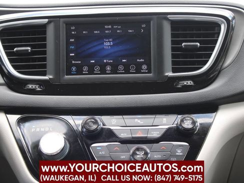 Used 2020 Chrysler Pacifica Touring-L image 19