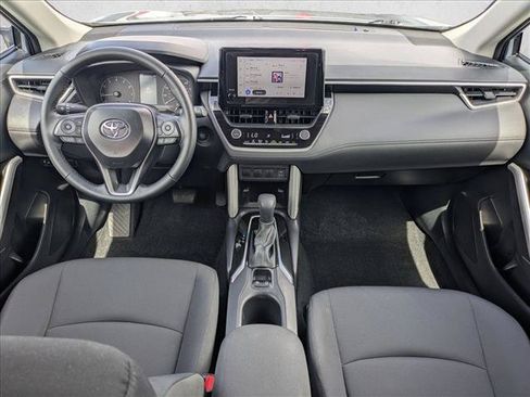 Used 2025 Toyota Corolla Cross LE FWD image 16