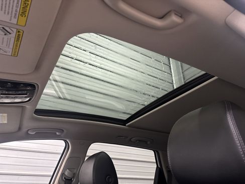 Used 2020 Kia Sorento SX image 24