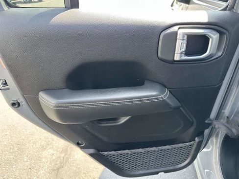 Used 2023 Jeep Wrangler Unlimited Sahara AWD/4WD image 11