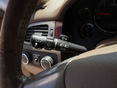 Used 2013 Chevrolet Tahoe LTZ AWD/4WD image 29