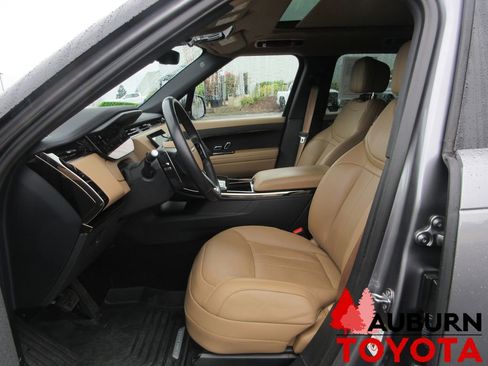 Used 2024 Land Rover Range Rover Sport SE image 13