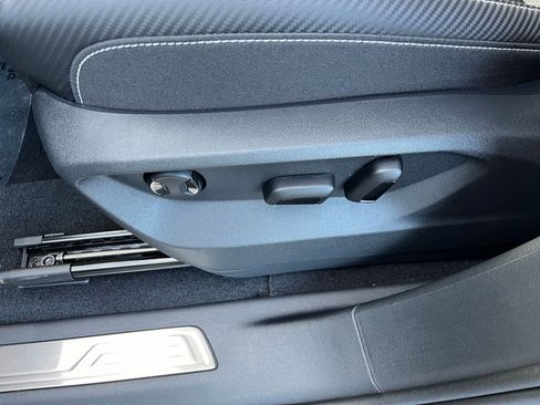 Used 2025 Volkswagen Atlas Cross Sport SE image 23