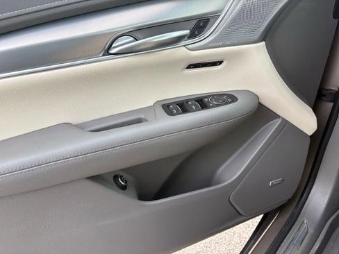 Used 2023 Cadillac XT5 Premium Luxury image 17