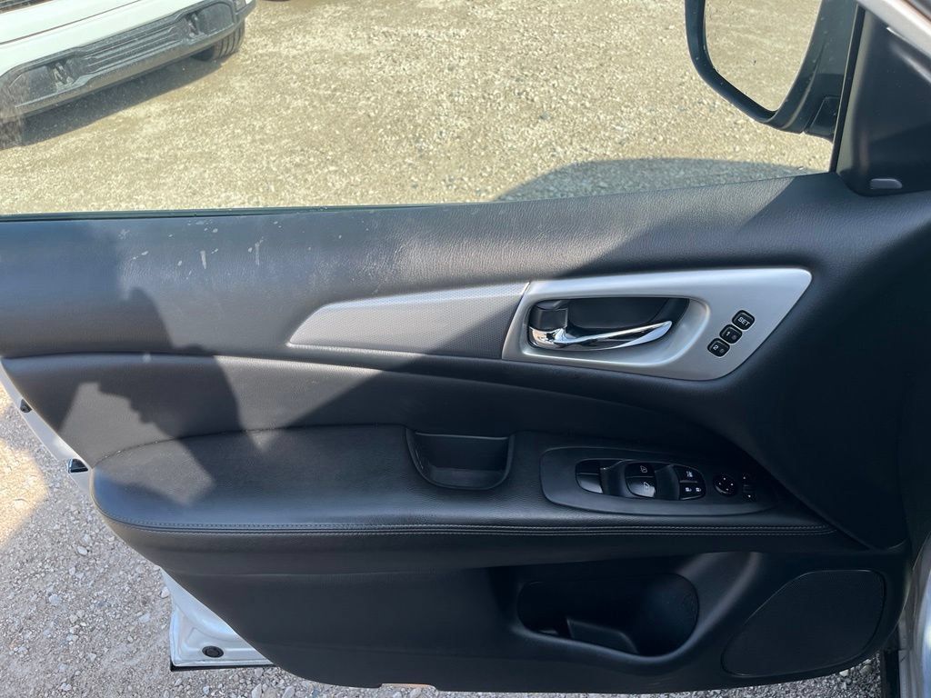 Used 2020 Nissan Pathfinder SL FWD image 14