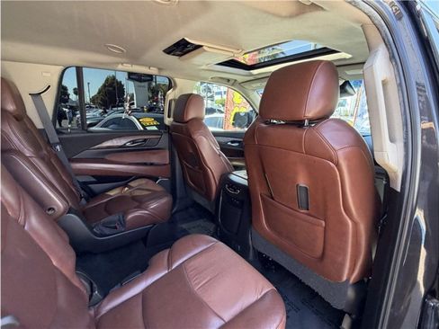 Used 2018 Cadillac Escalade Premium Luxury AWD/4WD image 30