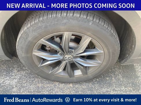 Certified 2023 Volkswagen Tiguan SE w/ Panoramic Sunroof Package AWD/4WD image 7