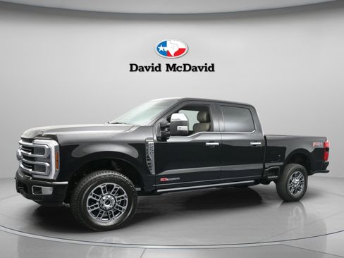 Used 2025 Ford F250 Platinum w/ Platinum Plus Package image 2