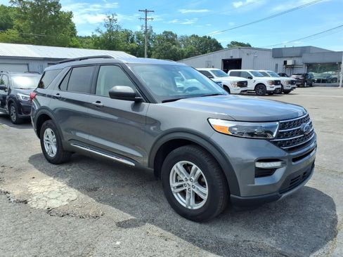 Used 2023 Ford Explorer XLT w/ Equipment Group 202A AWD/4WD image 6
